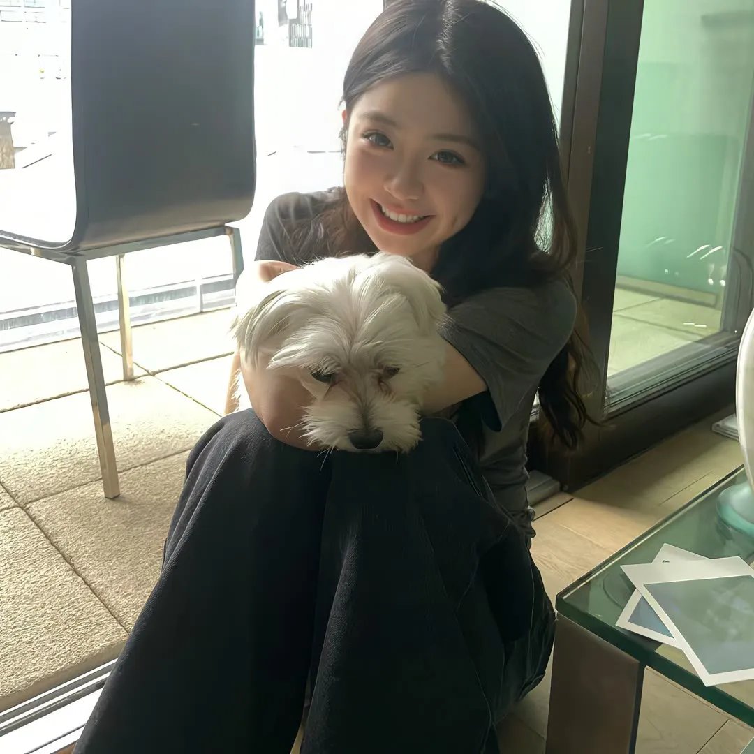 你一个企业家，亲自给顾客开车门